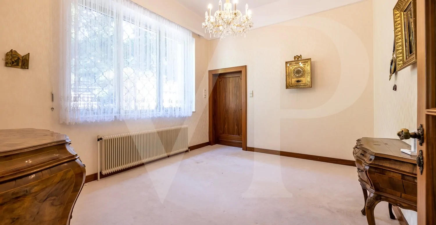 Villa mit Abbruchbewilligung in absoluter Grünlage Dornbachs