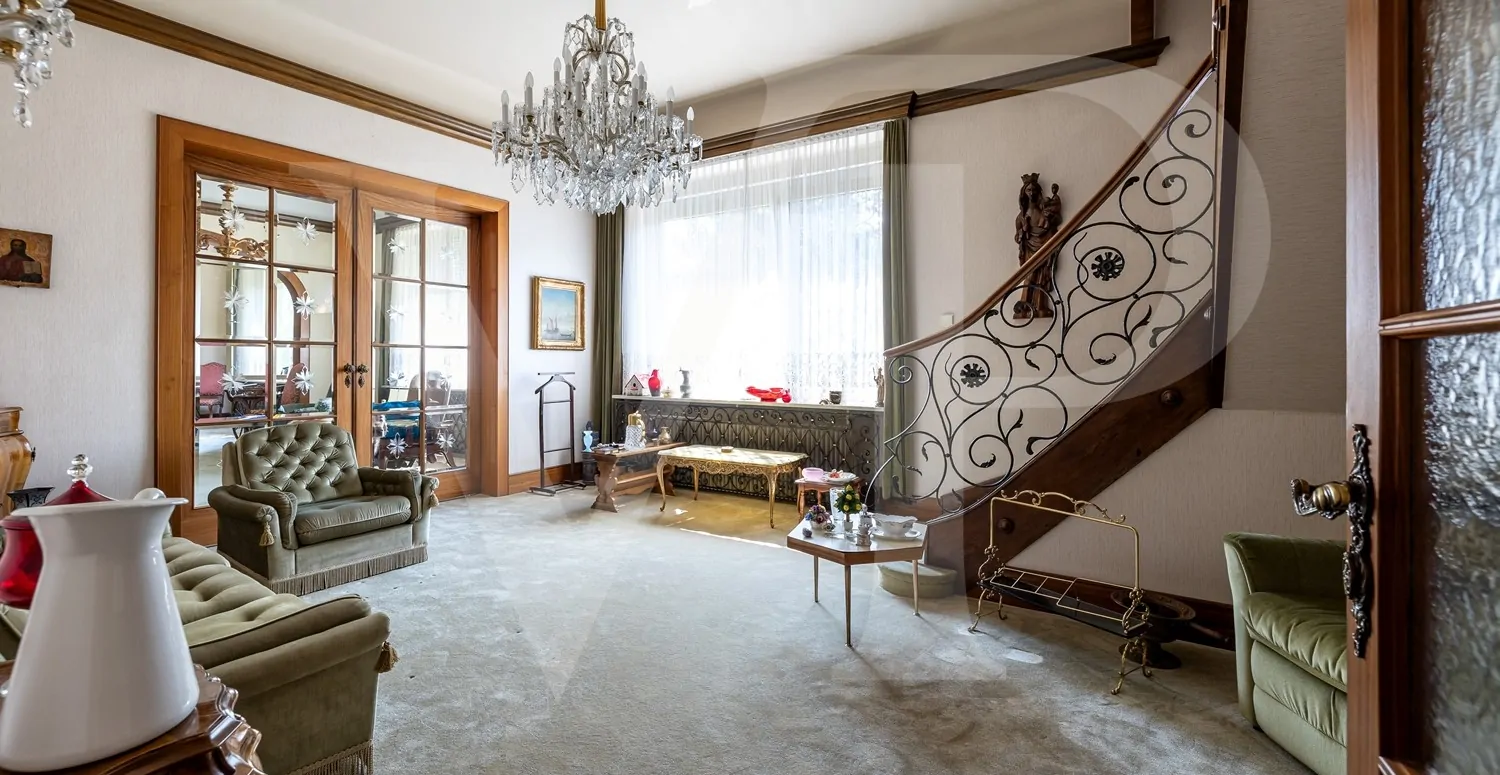 Villa mit Abbruchbewilligung in absoluter Grünlage Dornbachs