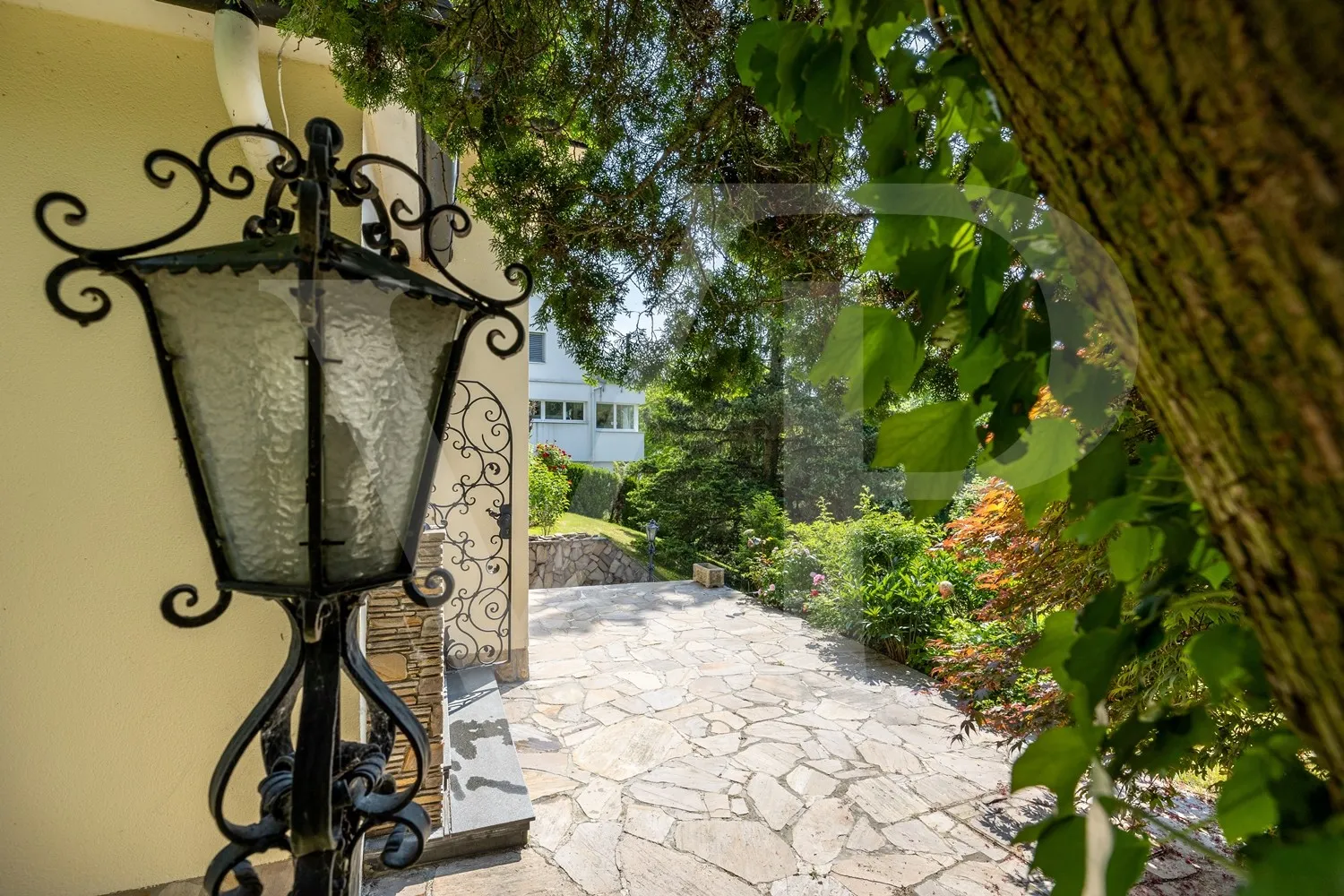 Villa mit Abbruchbewilligung in absoluter Grünlage Dornbachs