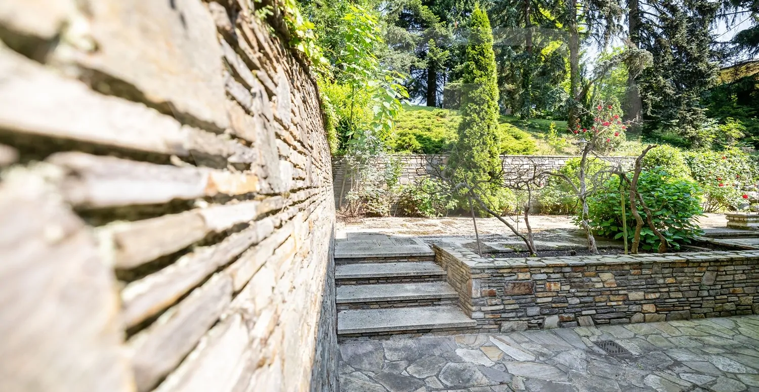 Villa mit Abbruchbewilligung in absoluter Grünlage Dornbachs