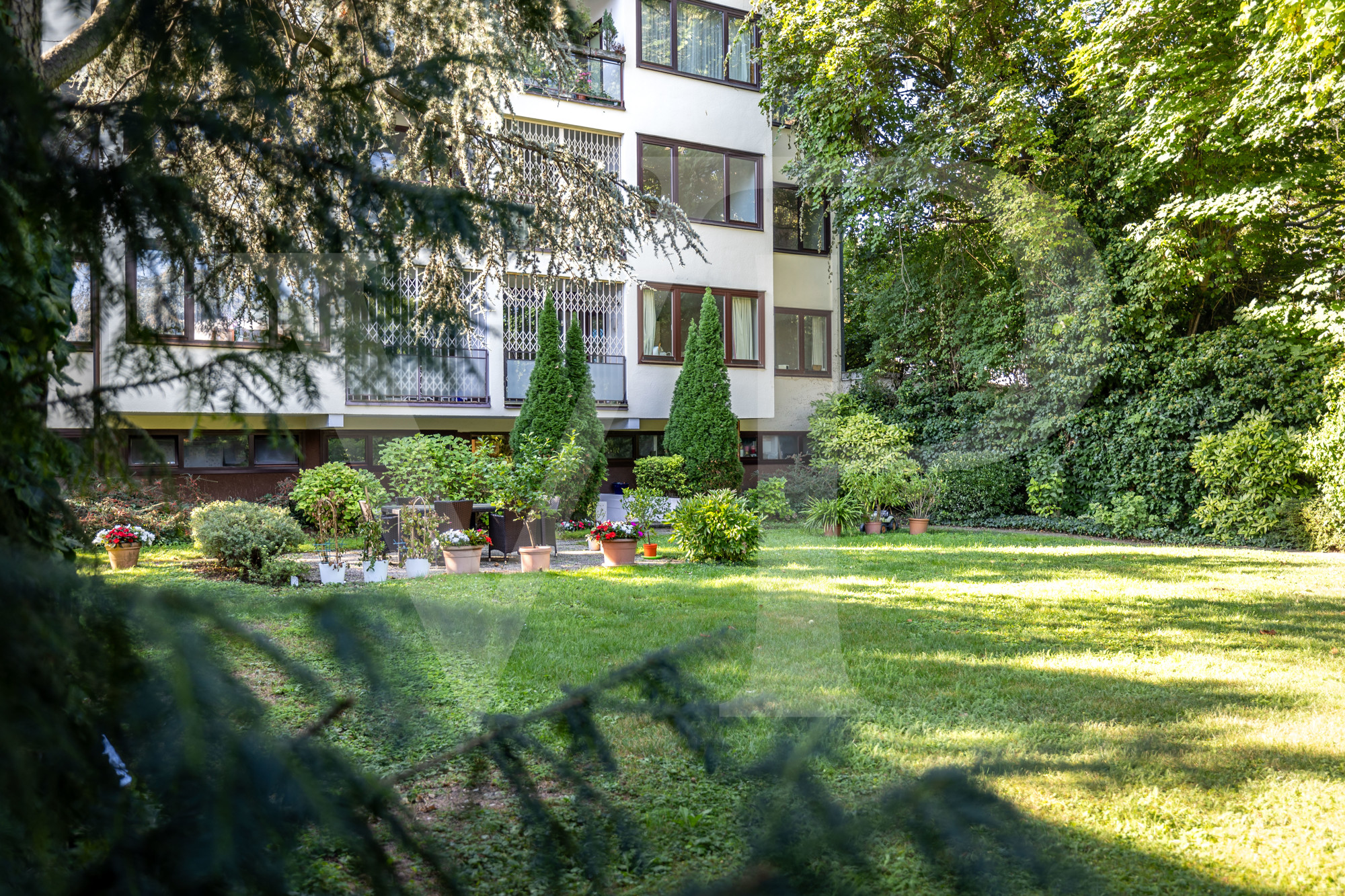 Sonnige  DG-Wohnung in Döblinger Grünlage mit zwei Terrassen