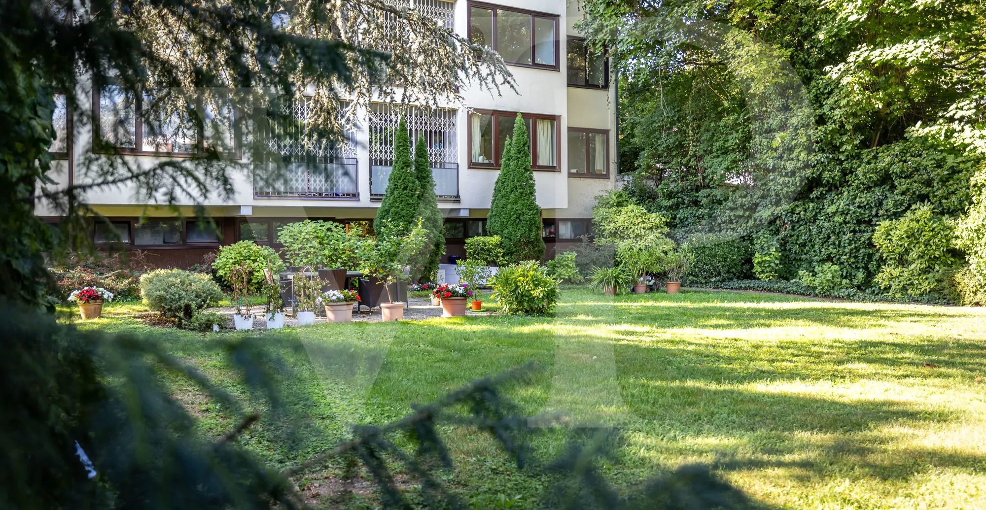 Sonnige  DG-Wohnung in Döblinger Grünlage mit zwei Terrassen