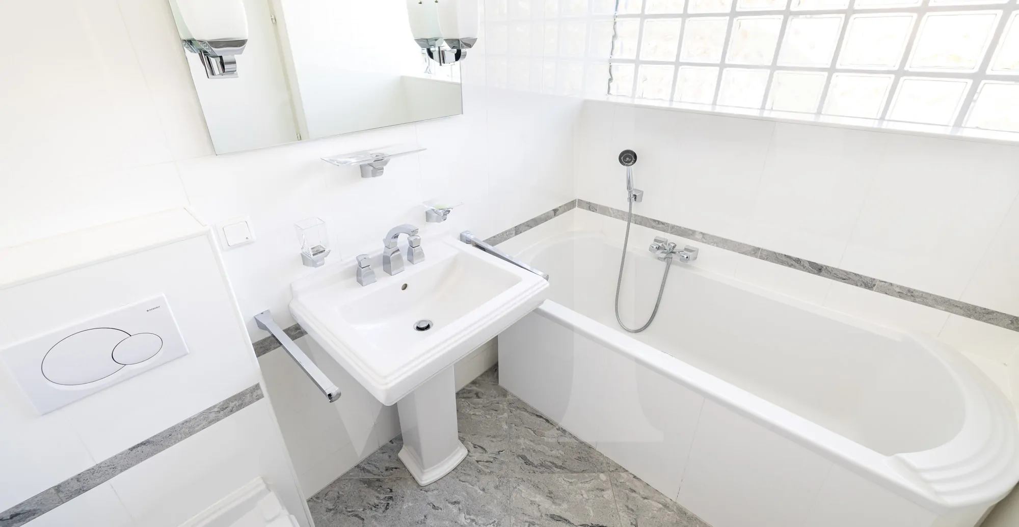 Sonnige  DG-Wohnung in Döblinger Grünlage mit zwei Terrassen