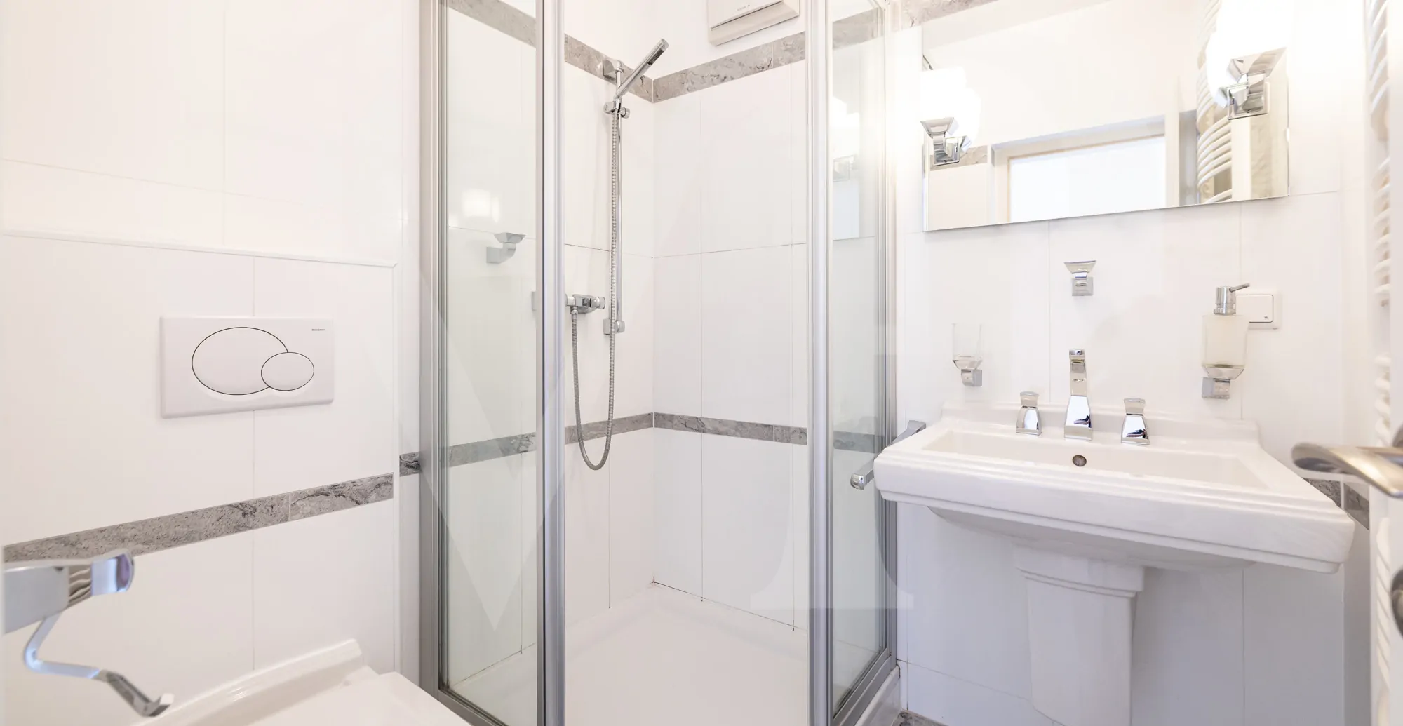 Sonnige  DG-Wohnung in Döblinger Grünlage mit zwei Terrassen