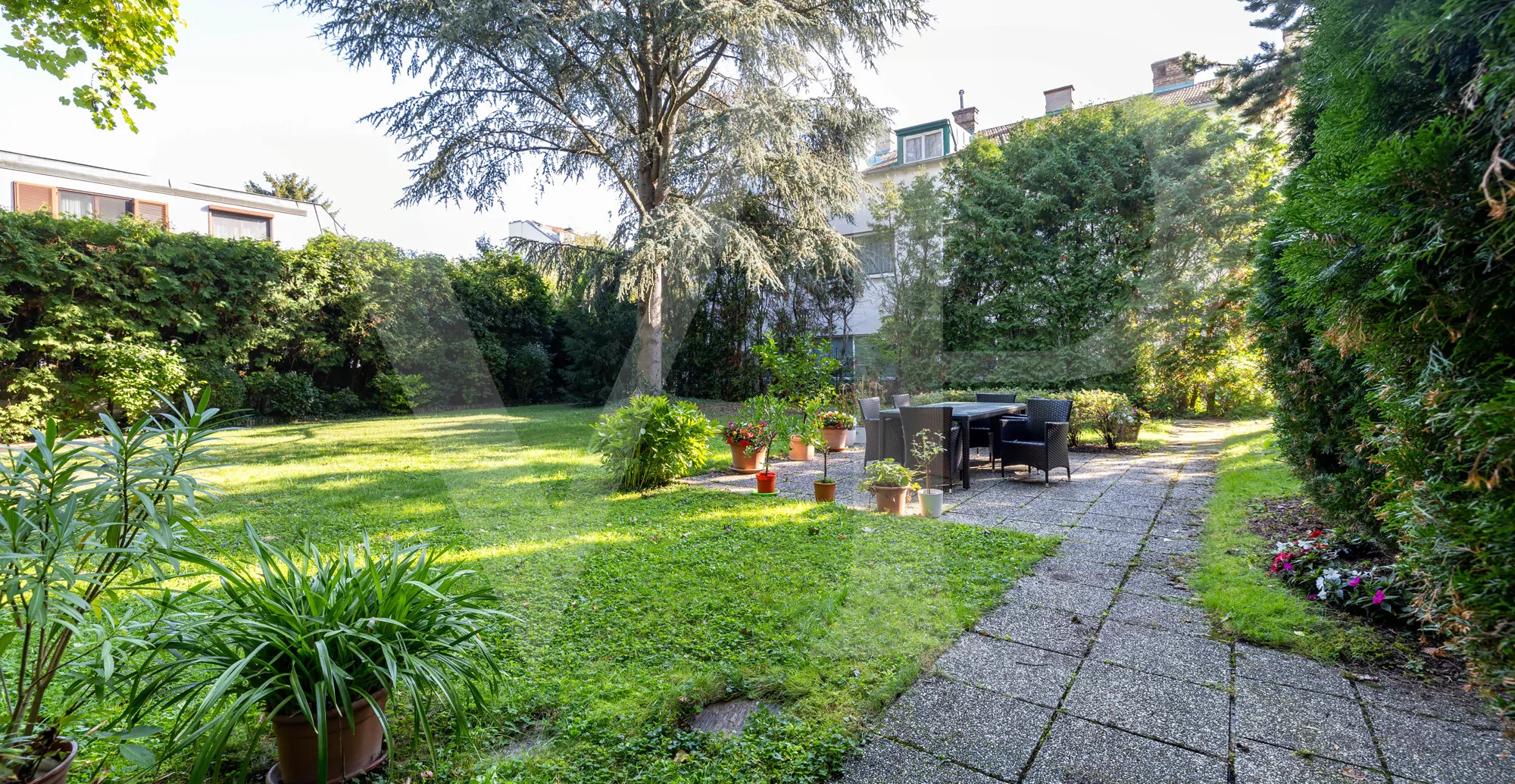 Sonnige  DG-Wohnung in Döblinger Grünlage mit zwei Terrassen