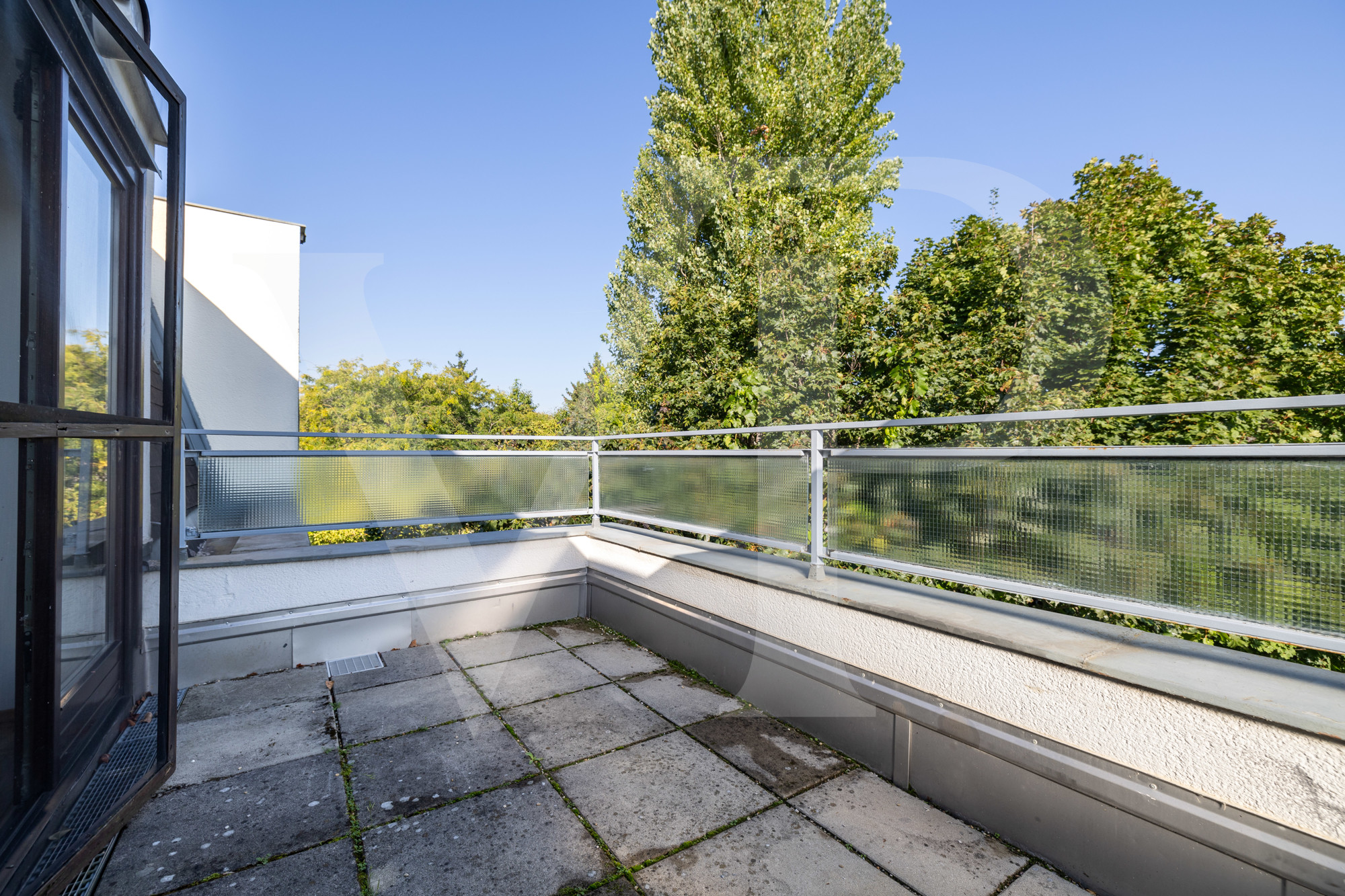 Sonnige  DG-Wohnung in Döblinger Grünlage mit zwei Terrassen