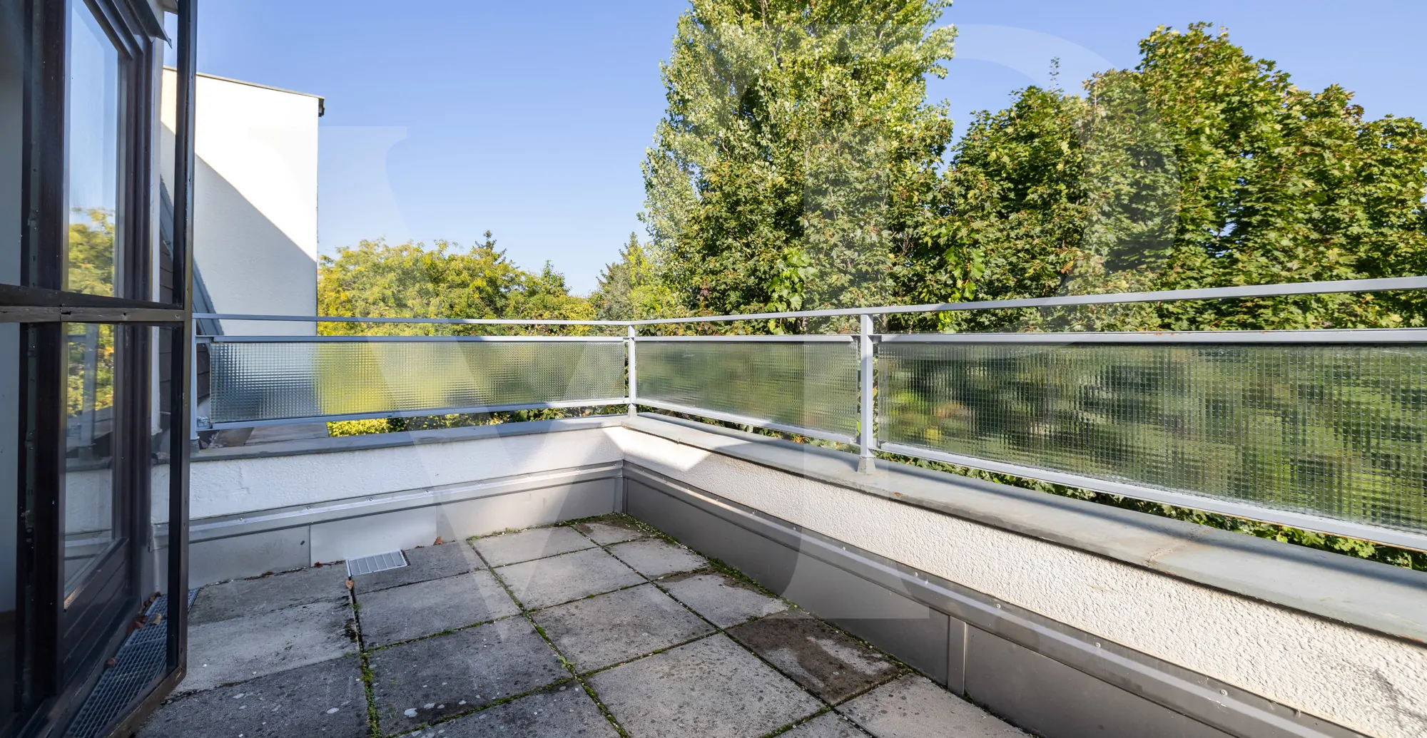 Sonnige  DG-Wohnung in Döblinger Grünlage mit zwei Terrassen