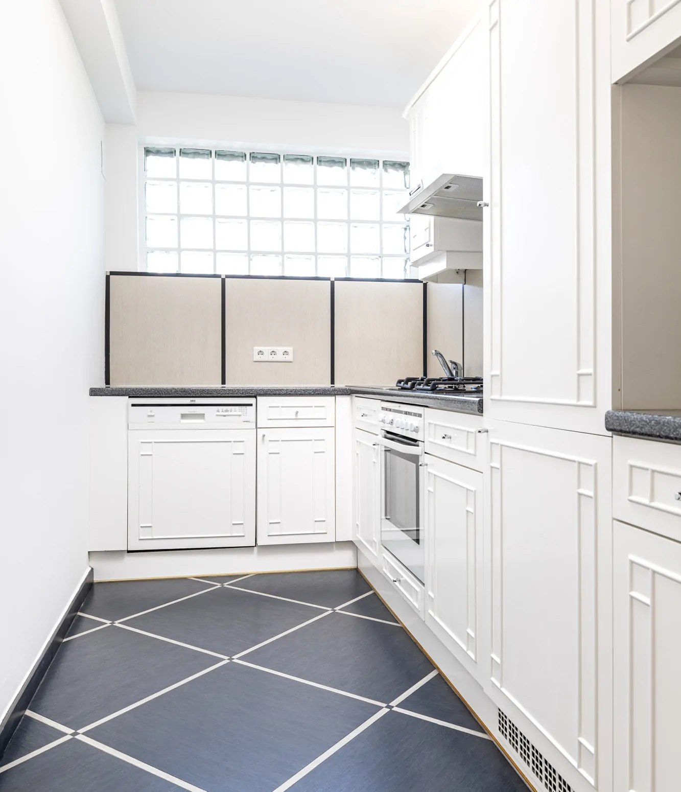 Sonnige  DG-Wohnung in Döblinger Grünlage mit zwei Terrassen