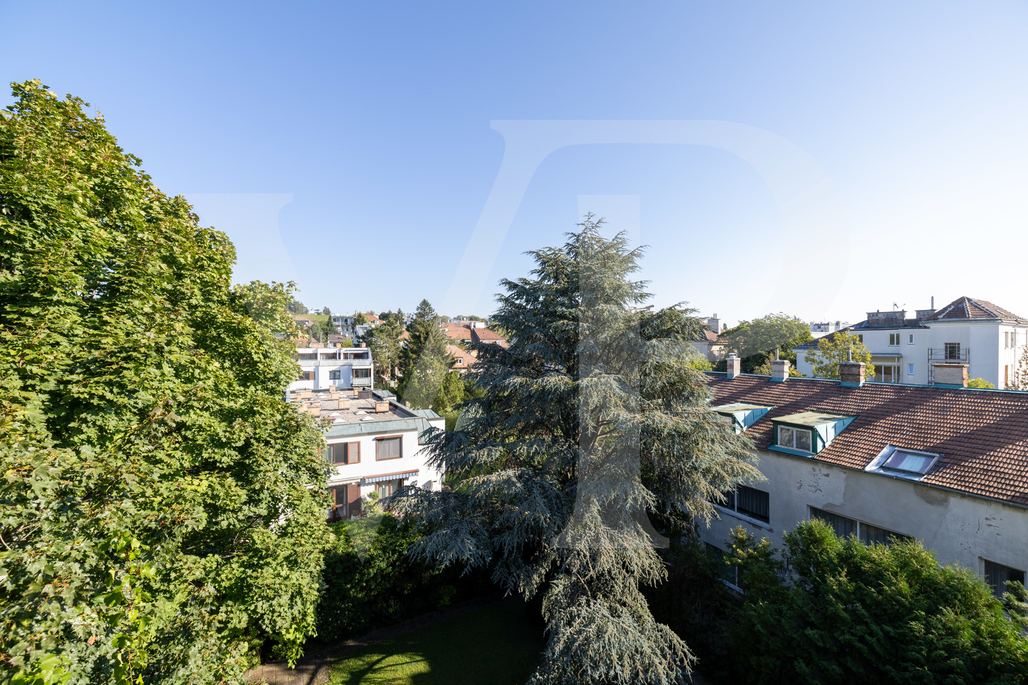 Sonnige  DG-Wohnung in Döblinger Grünlage mit zwei Terrassen