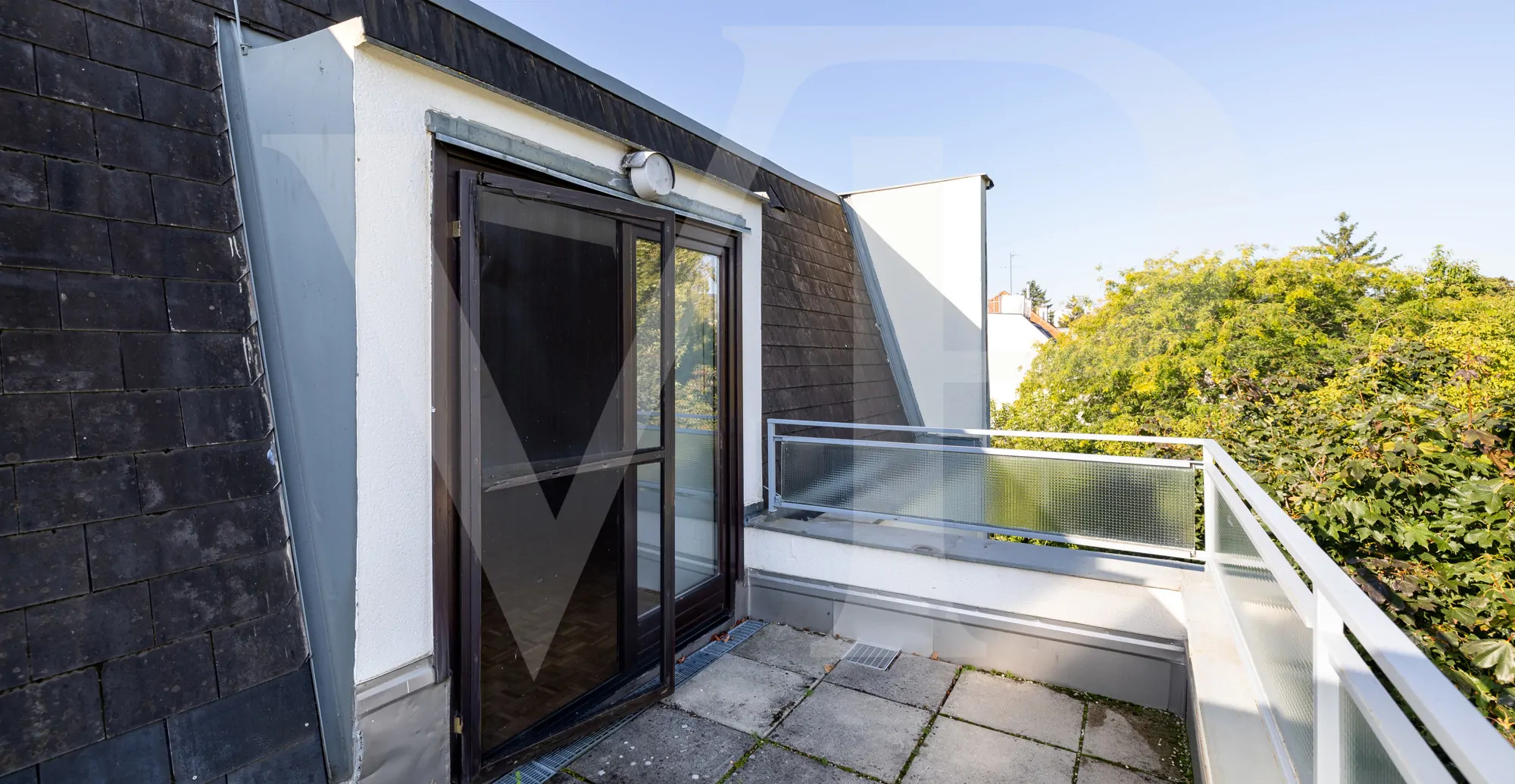 Sonnige  DG-Wohnung in Döblinger Grünlage mit zwei Terrassen