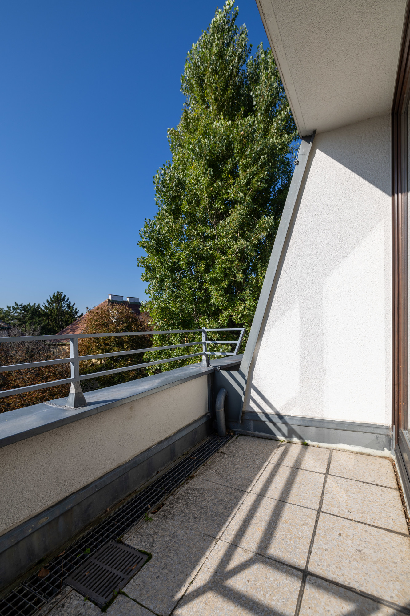 Sonnige  DG-Wohnung in Döblinger Grünlage mit zwei Terrassen