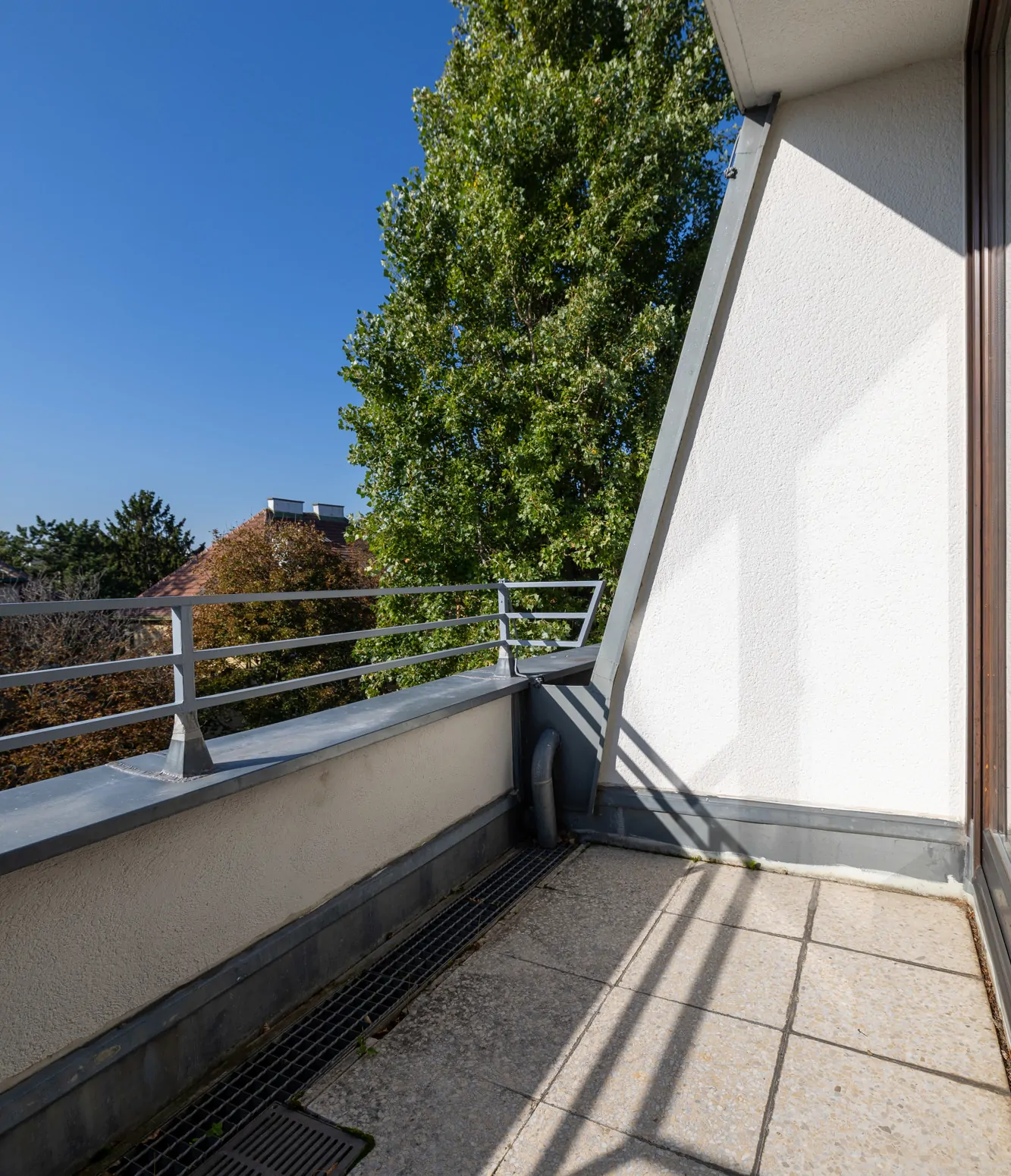 Sonnige  DG-Wohnung in Döblinger Grünlage mit zwei Terrassen