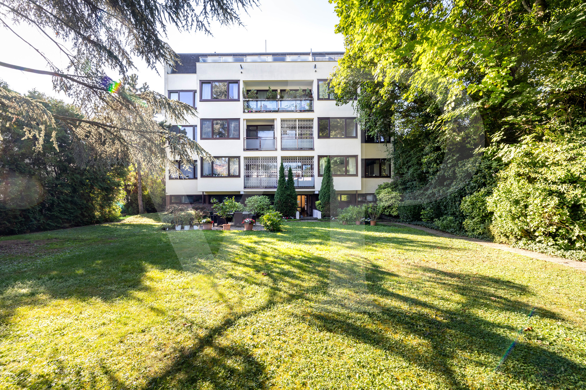 Sonnige  DG-Wohnung in Döblinger Grünlage mit zwei Terrassen