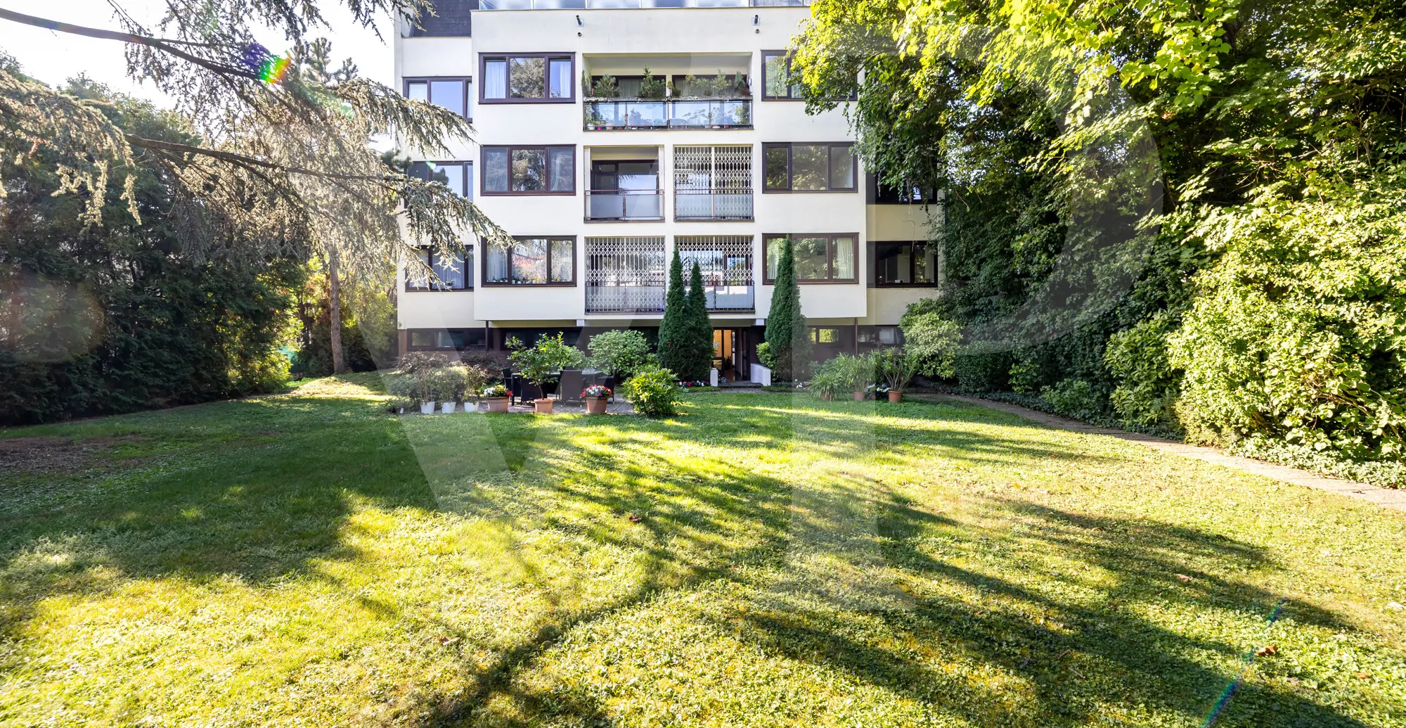 Sonnige  DG-Wohnung in Döblinger Grünlage mit zwei Terrassen