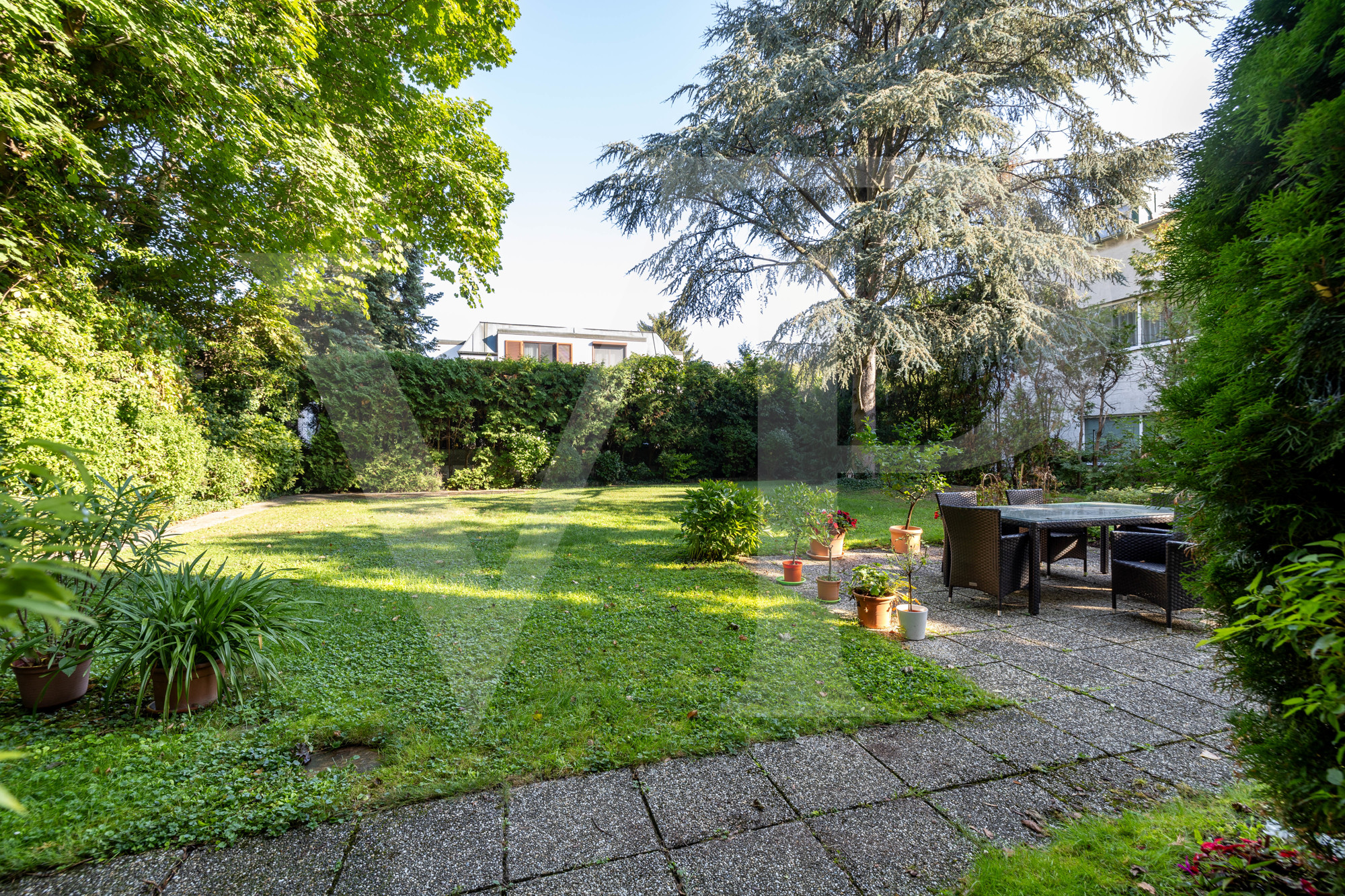 Sonnige  DG-Wohnung in Döblinger Grünlage mit zwei Terrassen