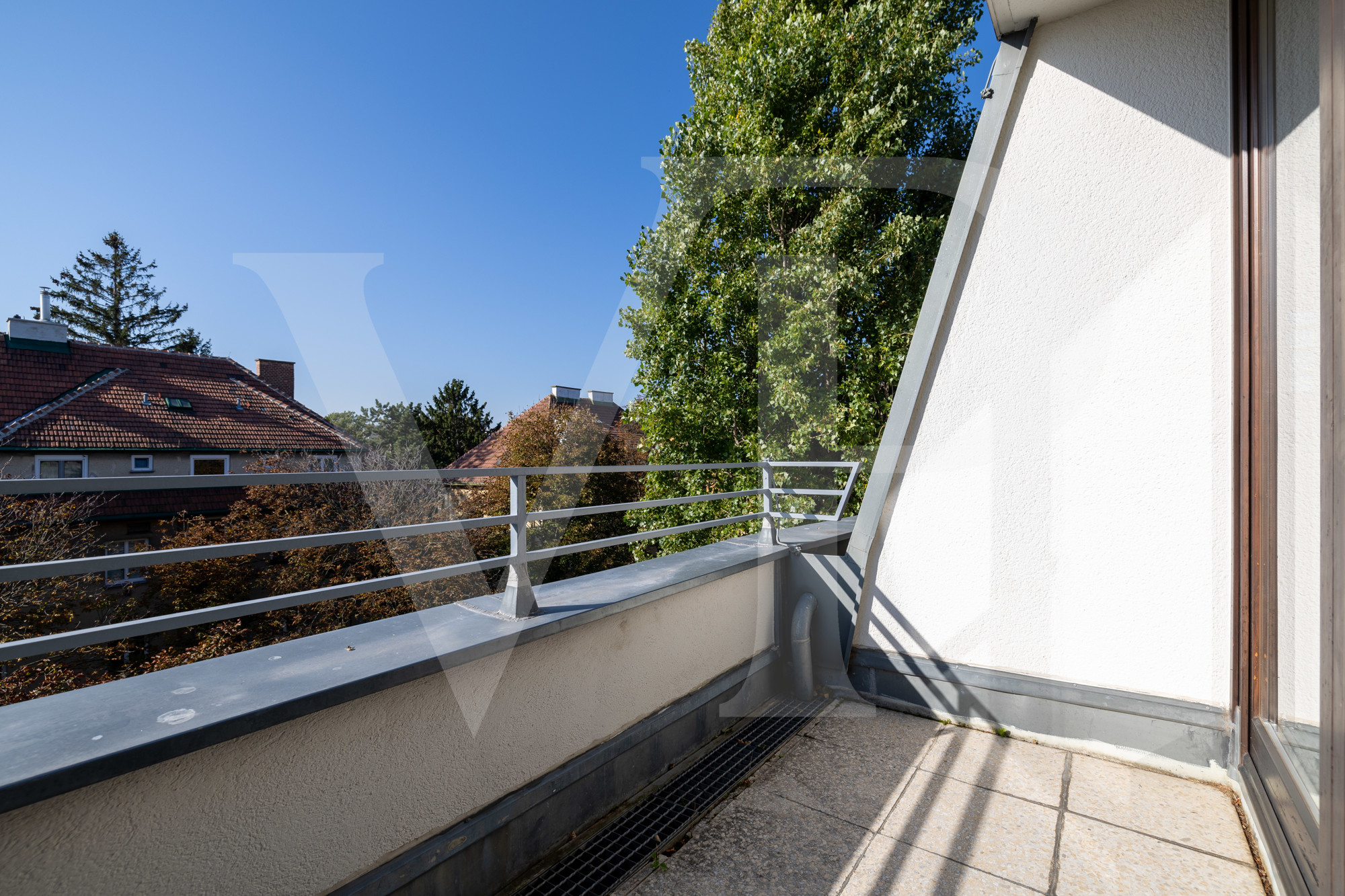 Sonnige  DG-Wohnung in Döblinger Grünlage mit zwei Terrassen