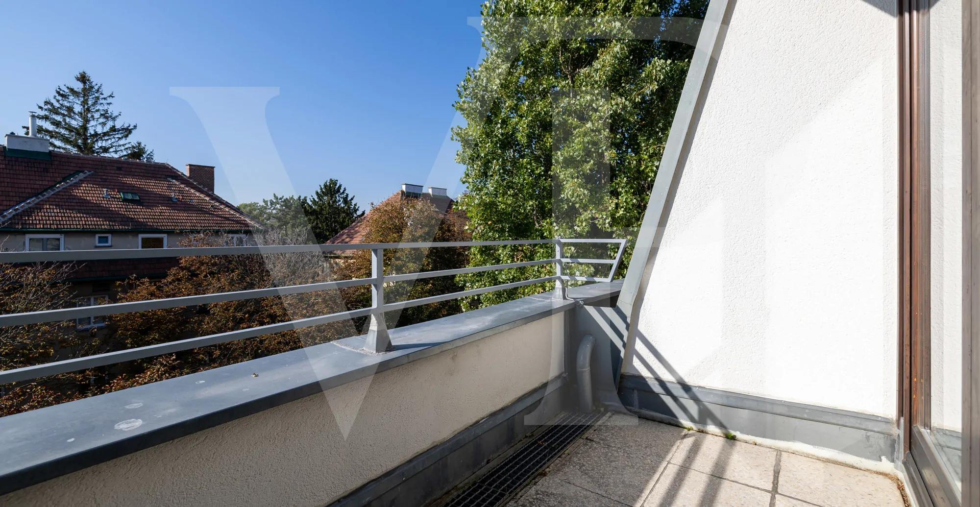 Sonnige  DG-Wohnung in Döblinger Grünlage mit zwei Terrassen