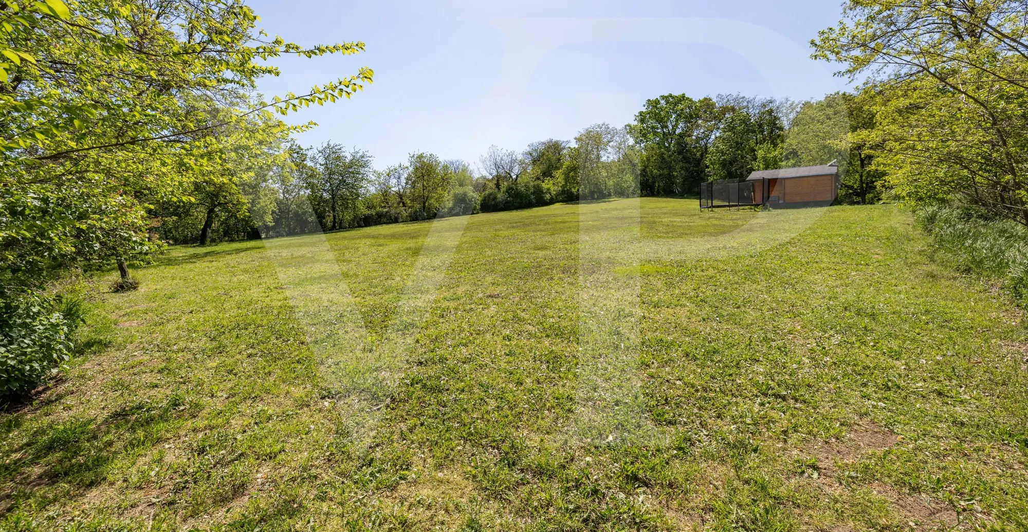 "Villenprojekt" mit 8700 m² Grundstück und absoluter Ruhe und Diskretion