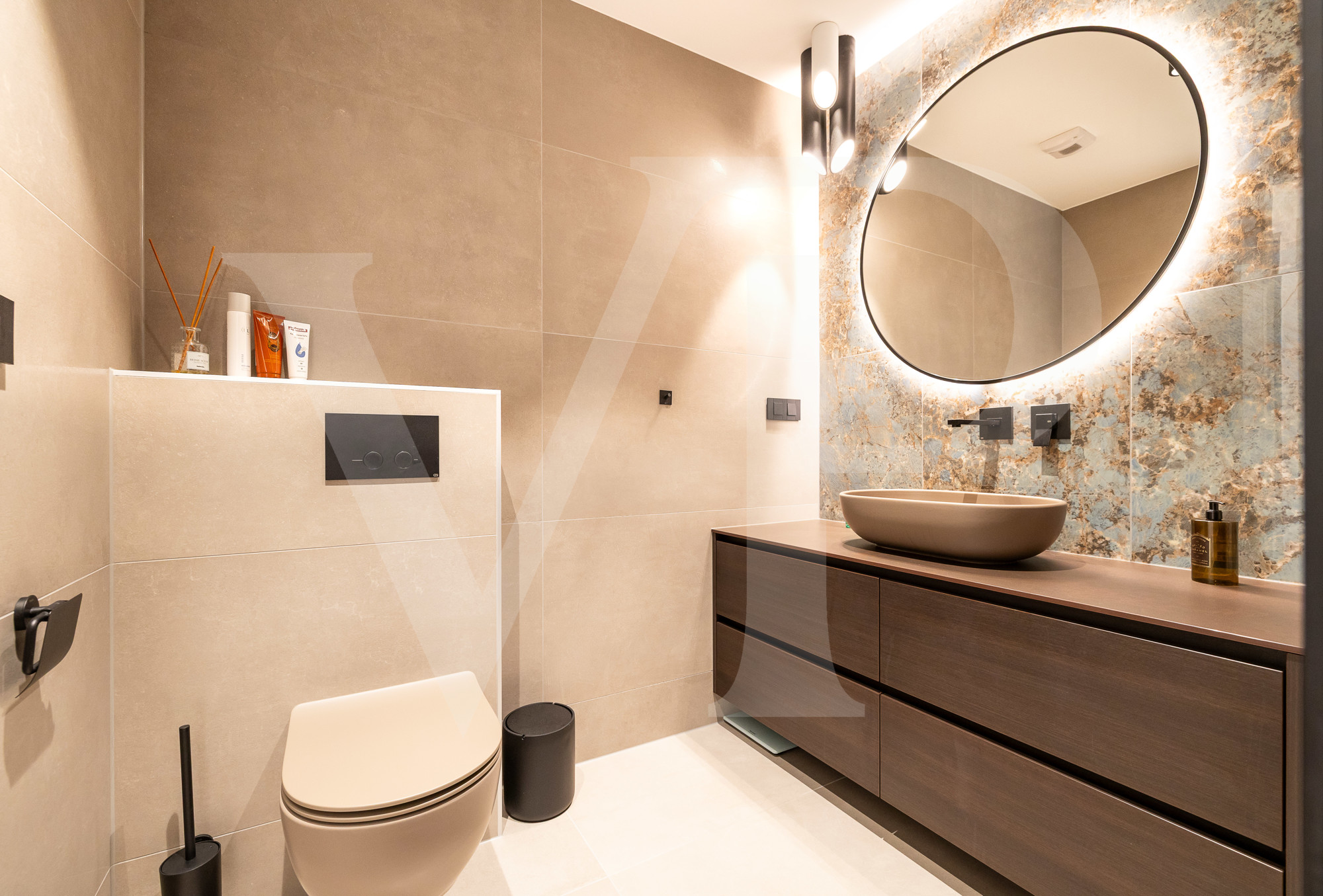 Designer Apartment im 11. Stock des Triiiple Towers – Lifestyle mit Aussicht