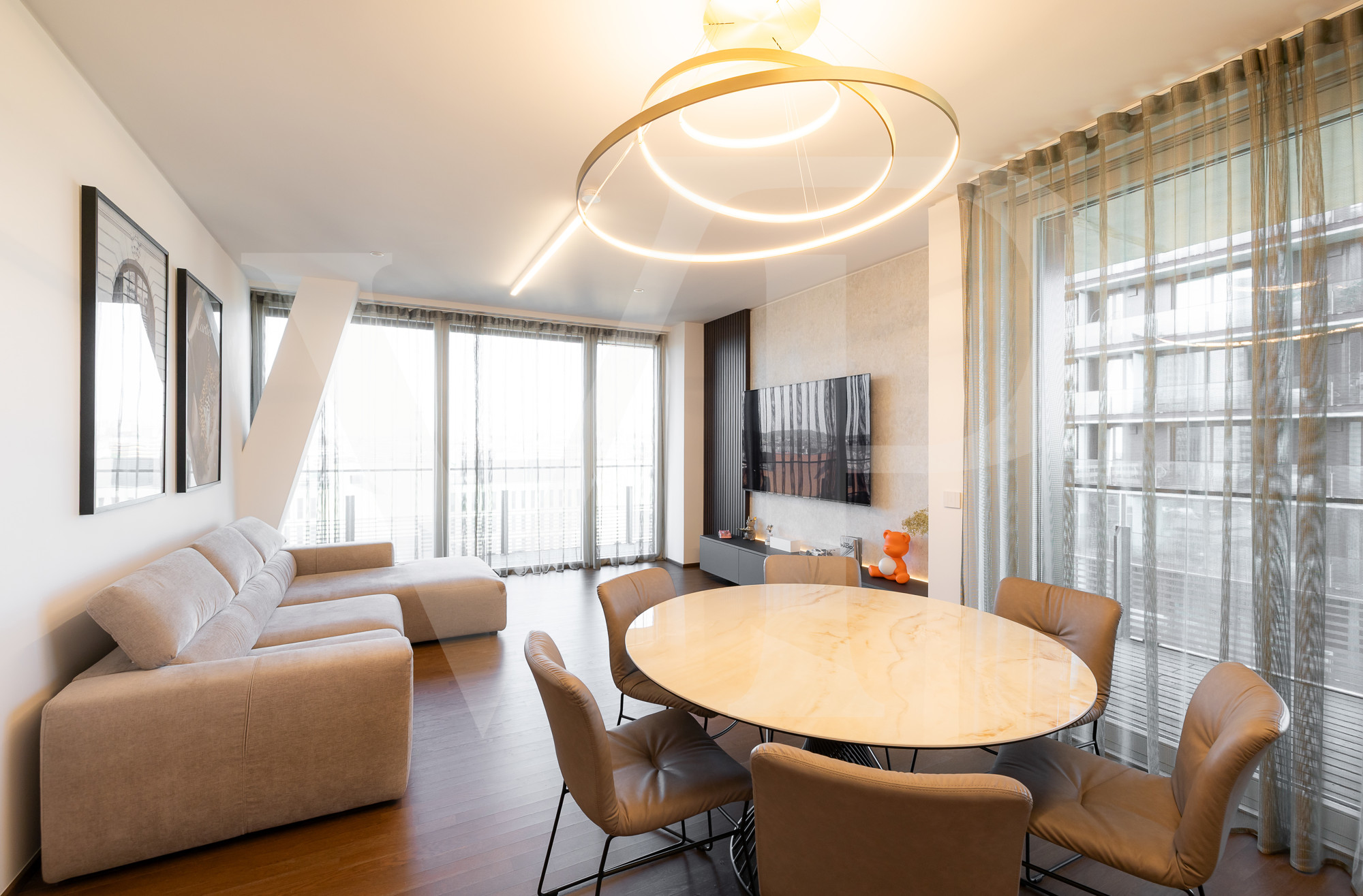 Designer Apartment im 11. Stock des Triiiple Towers – Lifestyle mit Aussicht
