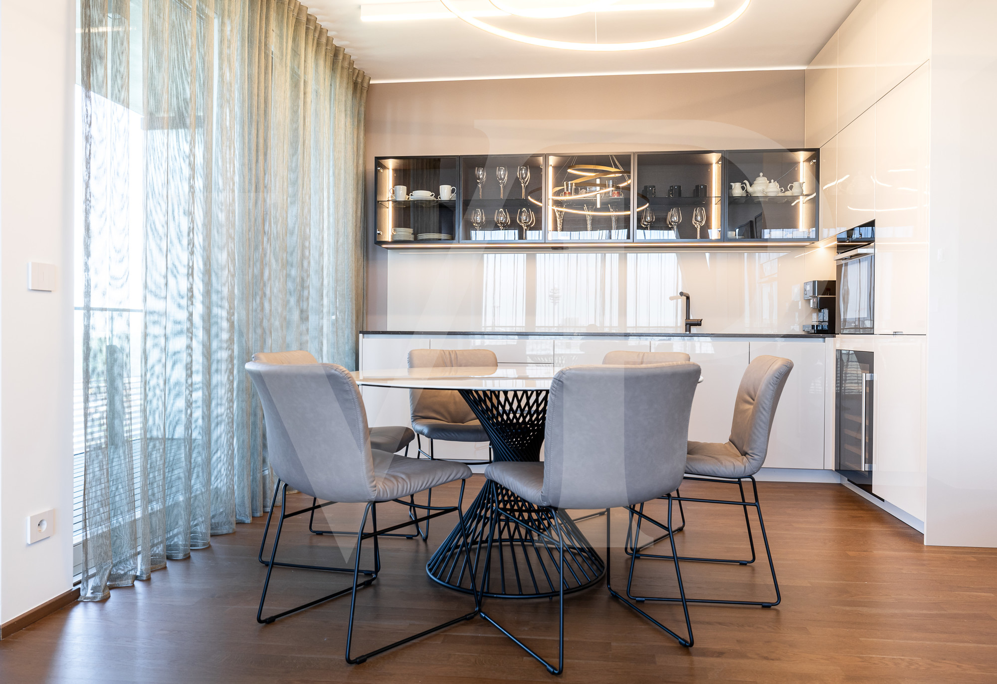 Designer Apartment im 11. Stock des Triiiple Towers – Lifestyle mit Aussicht