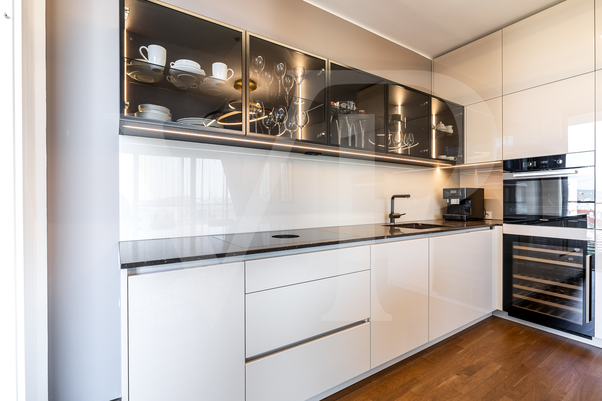 Designer Apartment im 11. Stock des Triiiple Towers – Lifestyle mit Aussicht