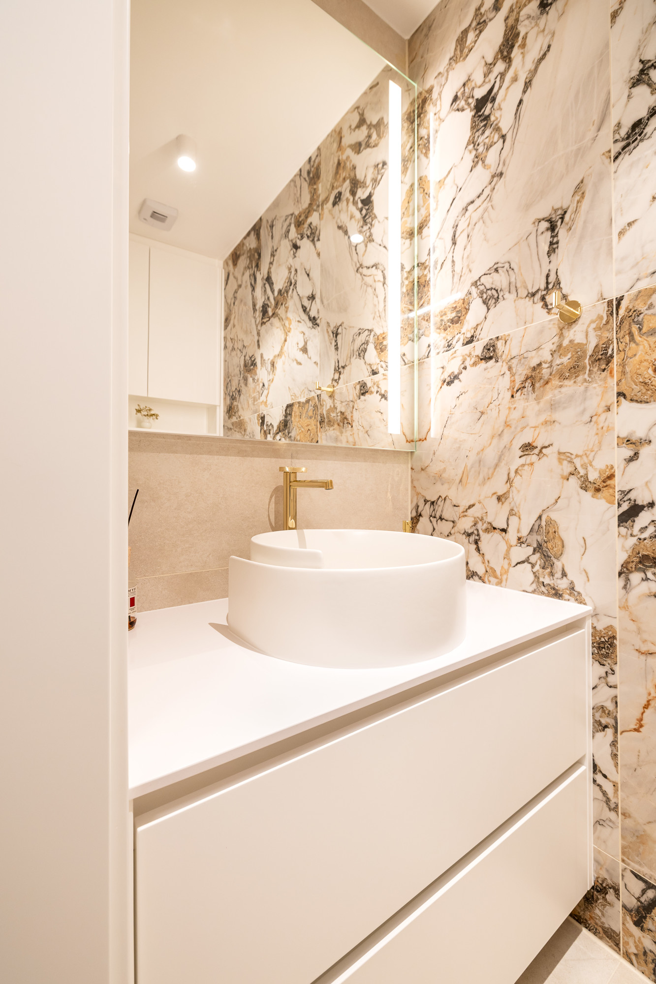 Designer Apartment im 11. Stock des Triiiple Towers – Lifestyle mit Aussicht