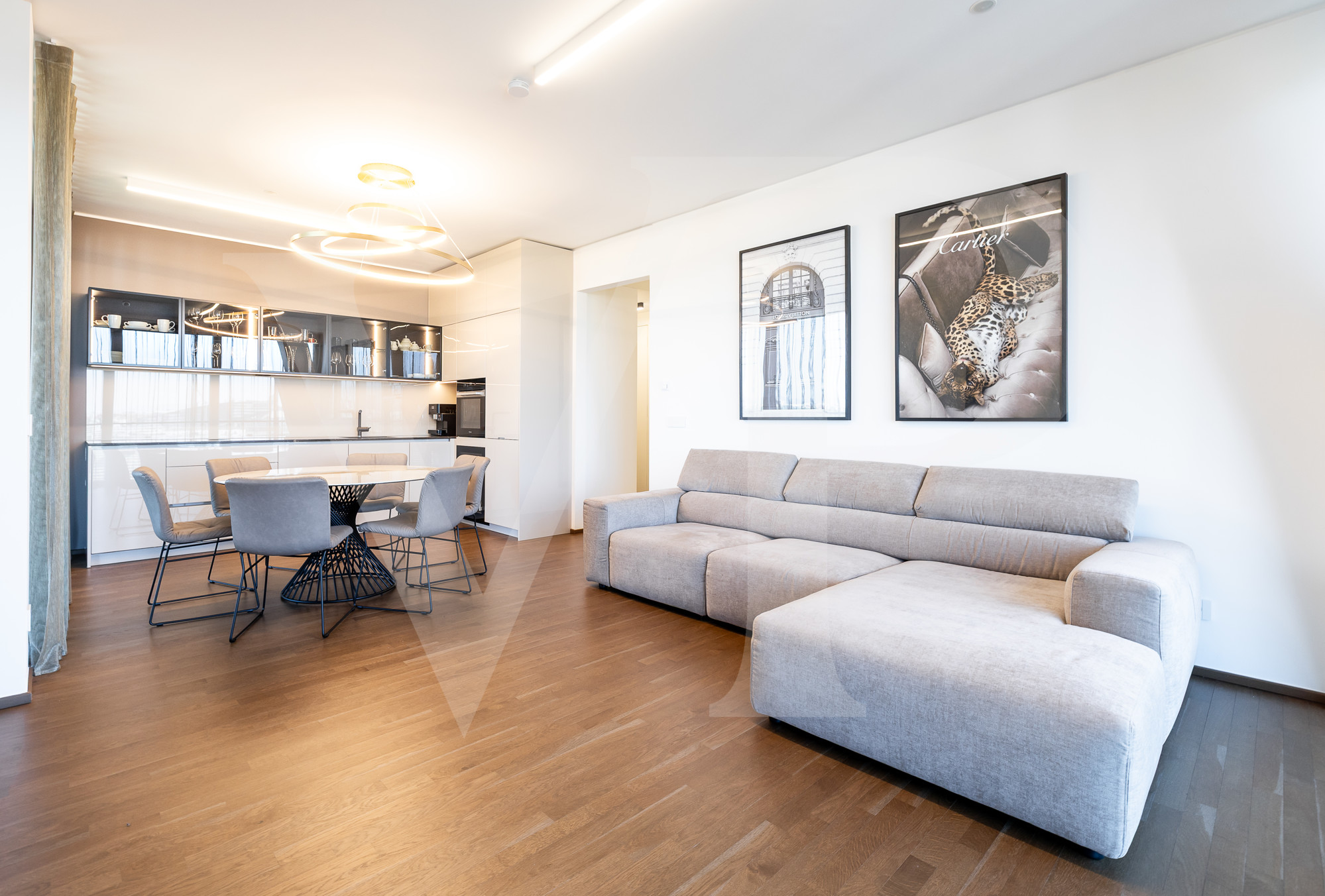 Designer Apartment im 11. Stock des Triiiple Towers – Lifestyle mit Aussicht