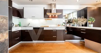 von_poll_real_estate_property_2025334520_image_1