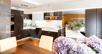 von_poll_real_estate_property_2025334520_image_8