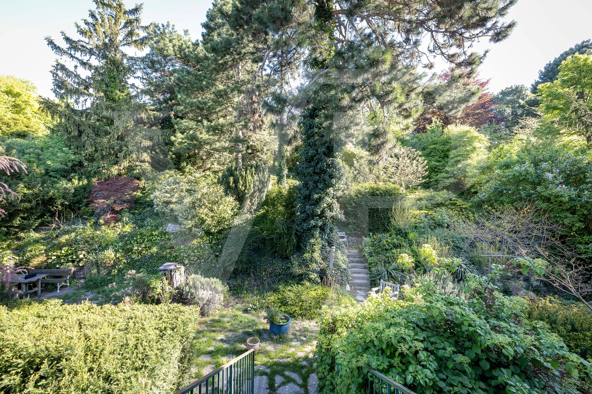 Villa idéalement située à Döbling avec un fort potentiel