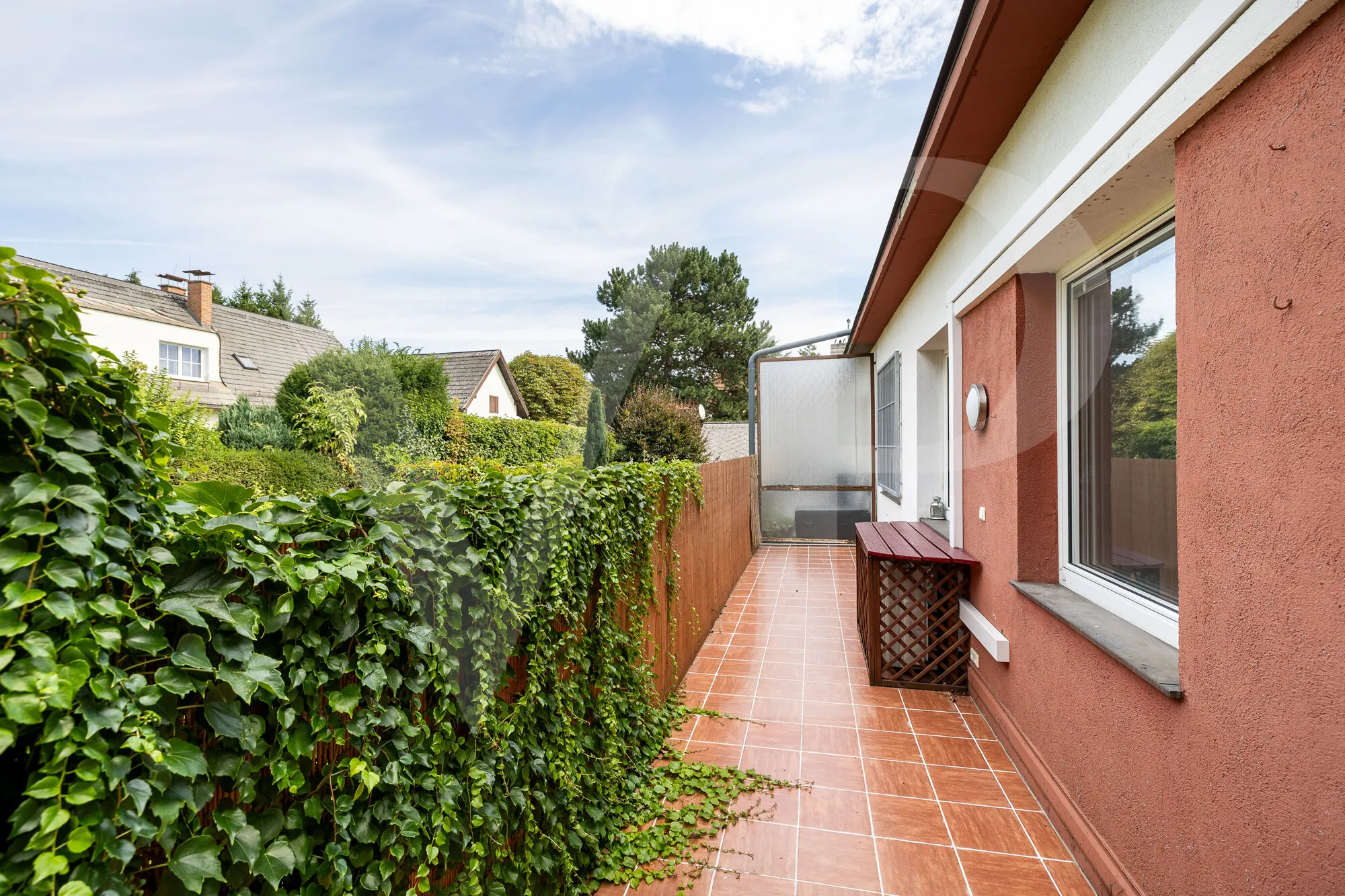Lichtdurchflutetes Dachgeschoß mit Terrasse für stilvolles Wohnen