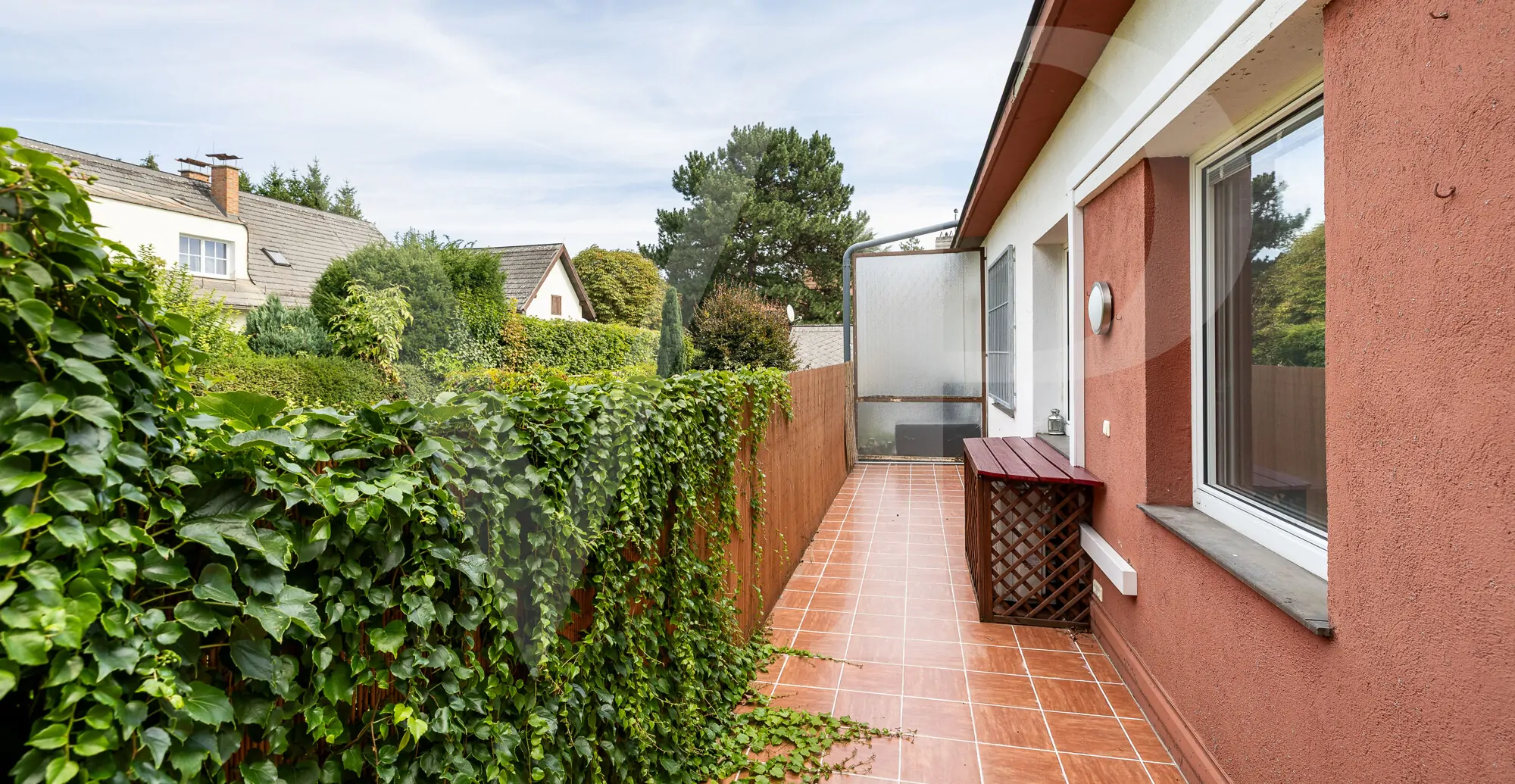 Lichtdurchflutetes Dachgeschoß mit Terrasse für stilvolles Wohnen