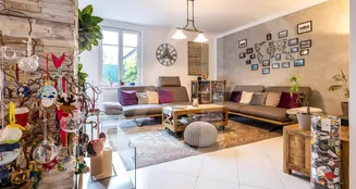 von_poll_real_estate_property_2025344102_image_0