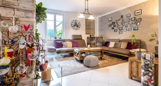 von_poll_real_estate_property_2025344102_image_1