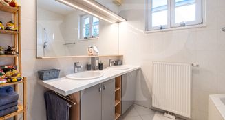 von_poll_real_estate_property_2025344102_image_20