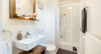 von_poll_real_estate_property_2025344102_image_8