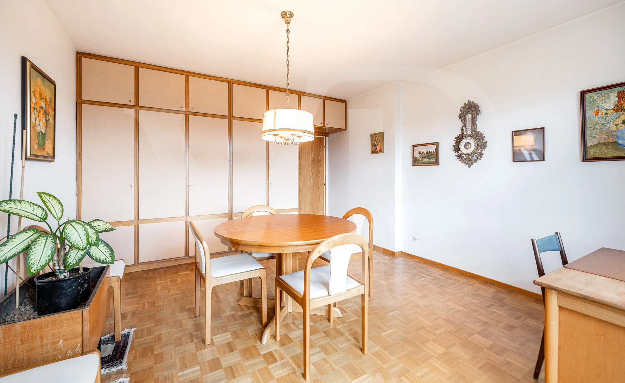 Zentral gelegene ruhige 4-Zimmerwohnung mit zwei Balkonen in Wien Sievering