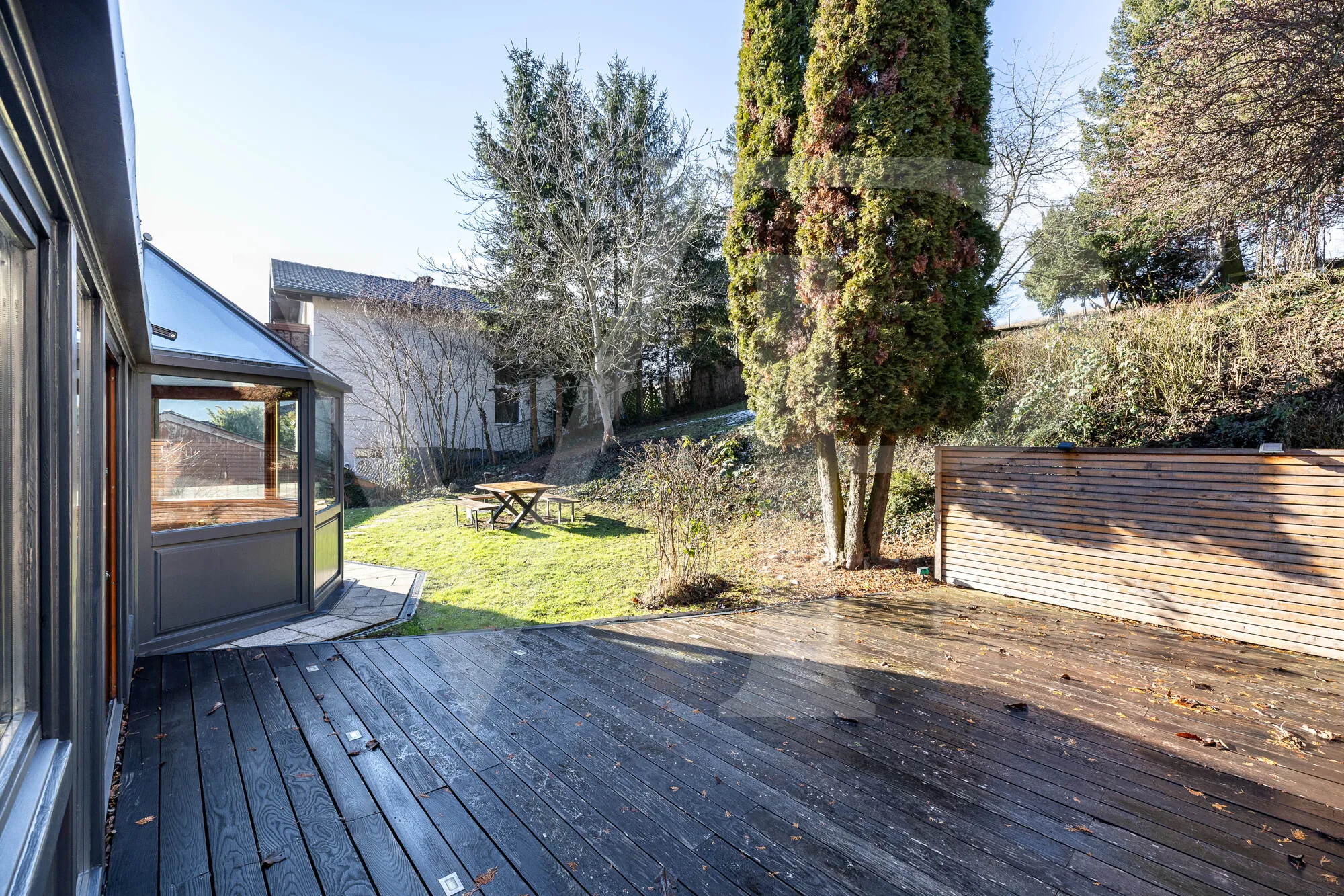 Modernes Einfamilienhaus mit Wohnkomfort und sonnigem Gartenambiente am Ölberg