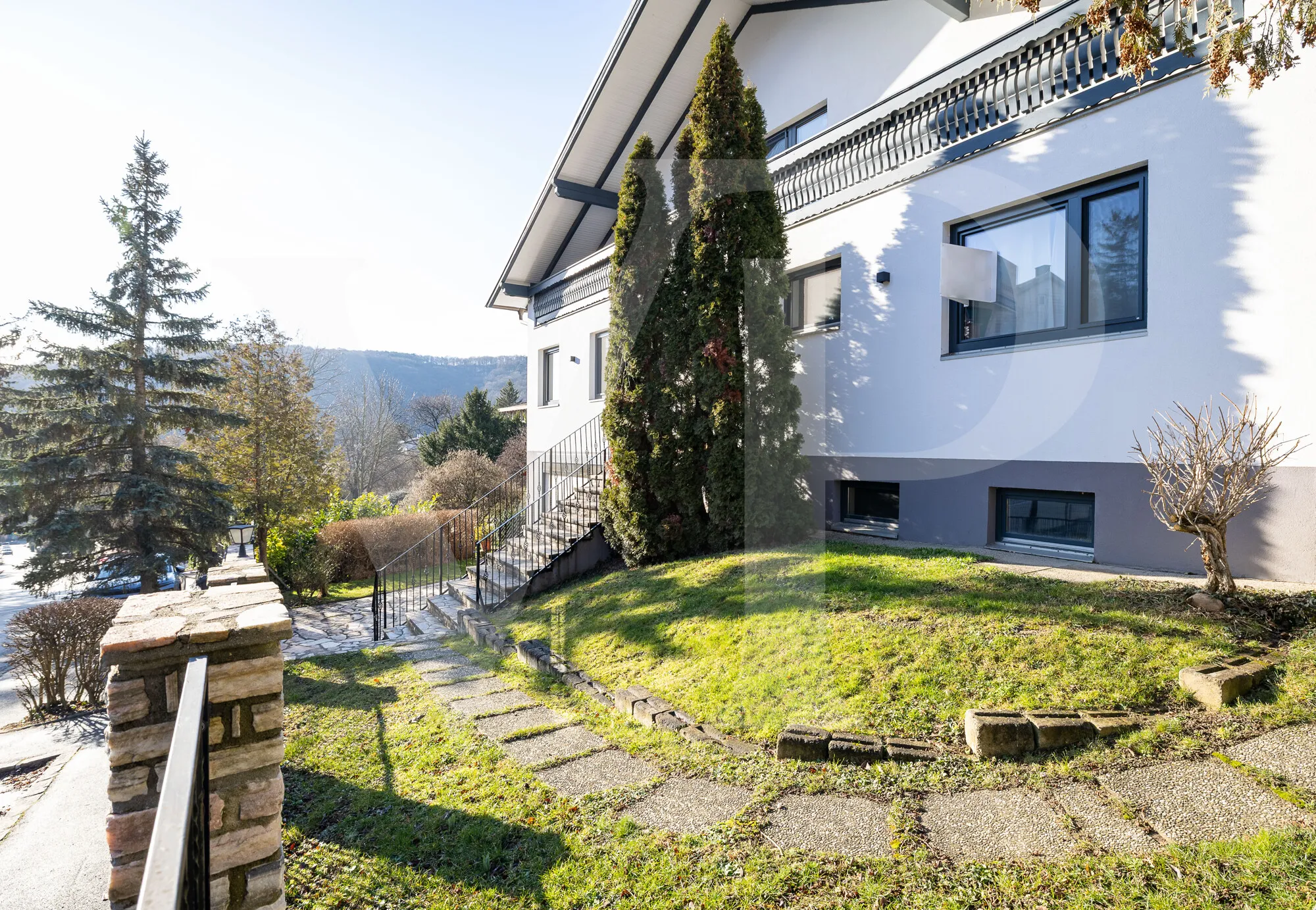 Modernes Einfamilienhaus mit Wohnkomfort und sonnigem Gartenambiente am Ölberg