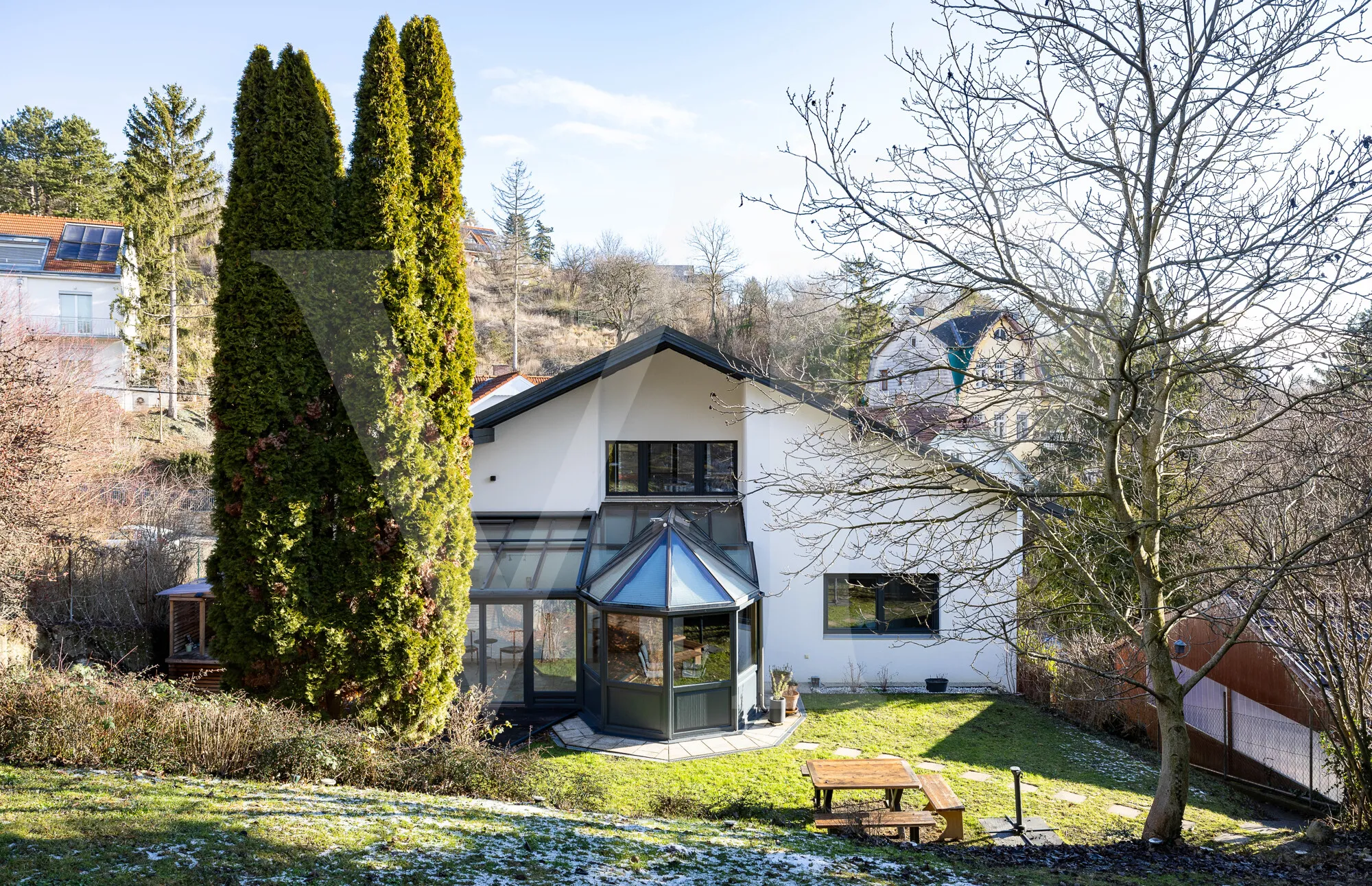 Modernes Einfamilienhaus mit Wohnkomfort und sonnigem Gartenambiente am Ölberg
