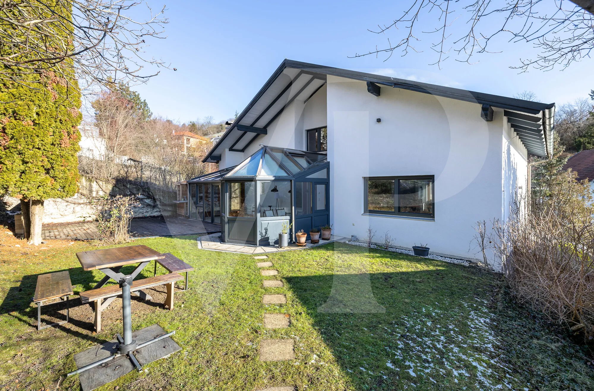 Modernes Einfamilienhaus mit Wohnkomfort und sonnigem Gartenambiente am Ölberg