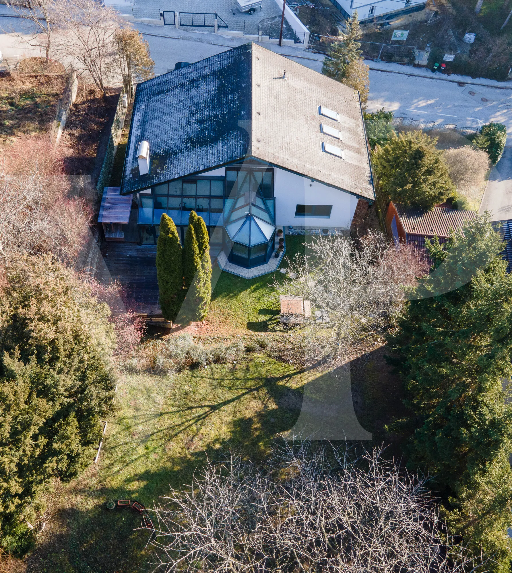Modernes Einfamilienhaus mit Wohnkomfort und sonnigem Gartenambiente am Ölberg