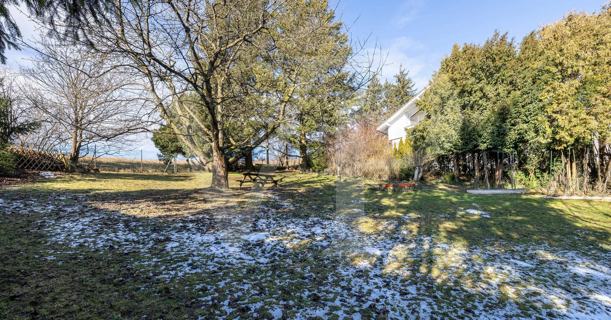 Modernes Einfamilienhaus mit Wohnkomfort und sonnigem Gartenambiente am Ölberg