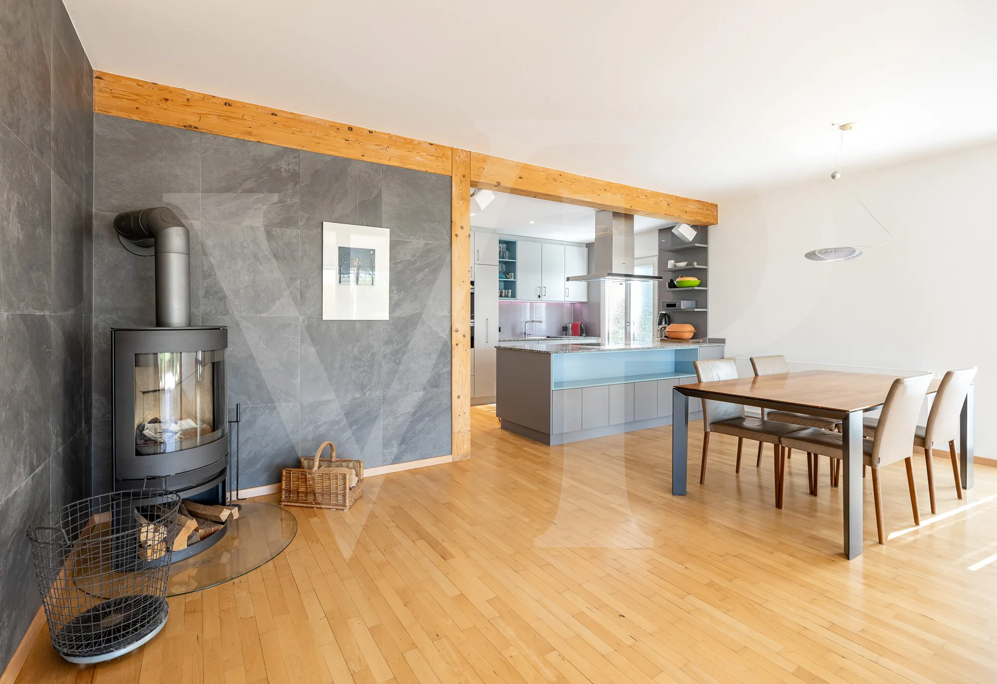Modernes Familienglück mit sensationellem Weitblick mit Garten, Pool und Heimkino-Feeling