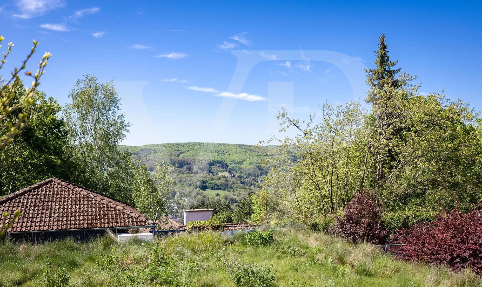 Modernes Familienglück mit sensationellem Weitblick mit Garten, Pool und Heimkino-Feeling