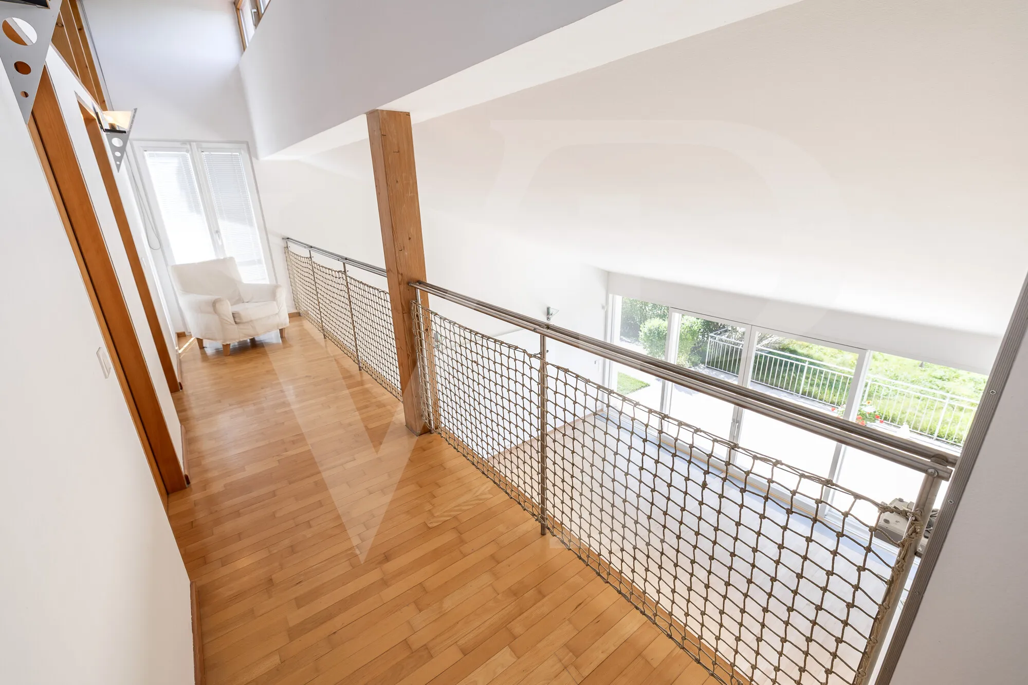 Modernes Familienglück mit sensationellem Weitblick mit Garten, Pool und Heimkino-Feeling
