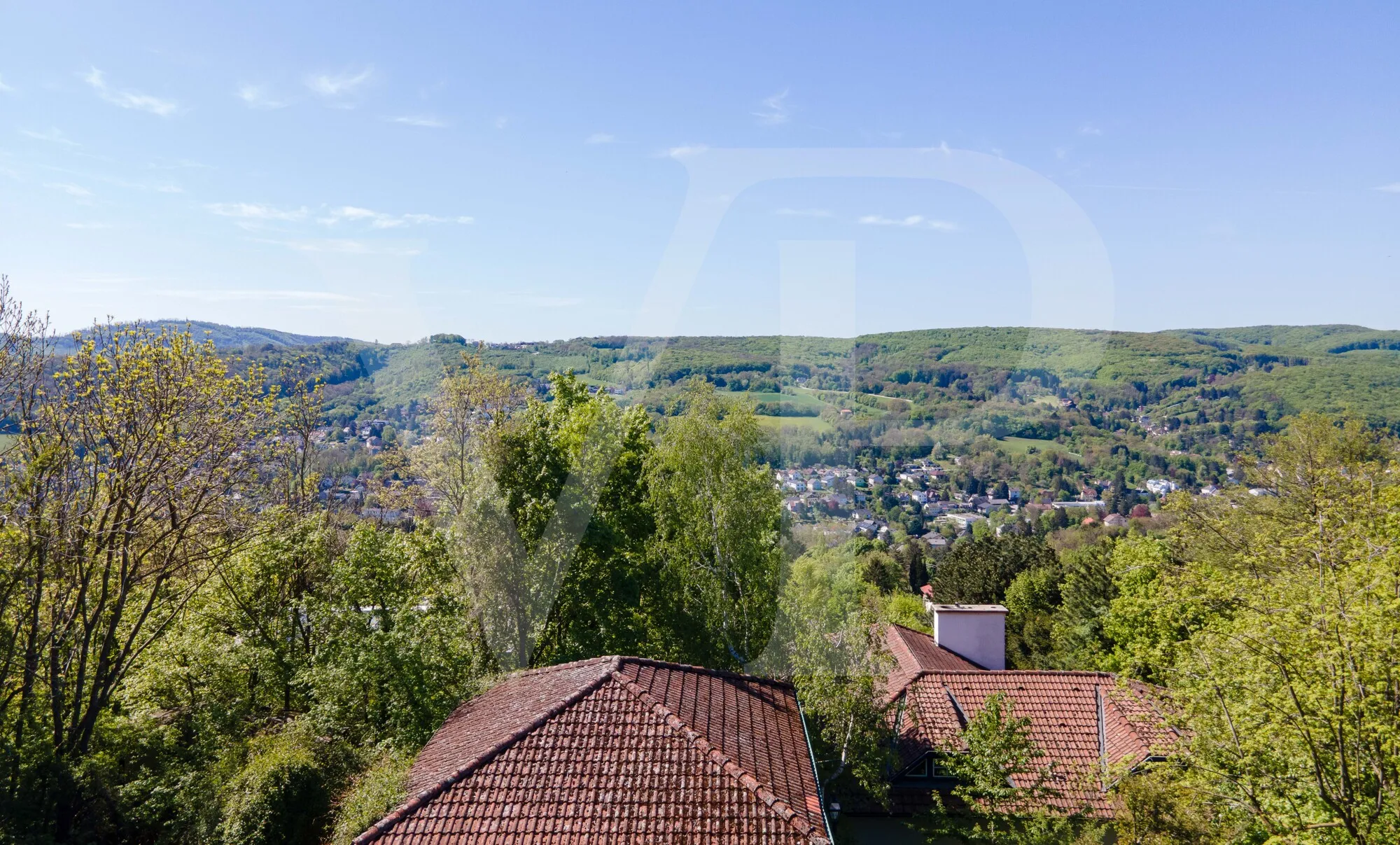 Modernes Familienglück mit sensationellem Weitblick mit Garten, Pool und Heimkino-Feeling