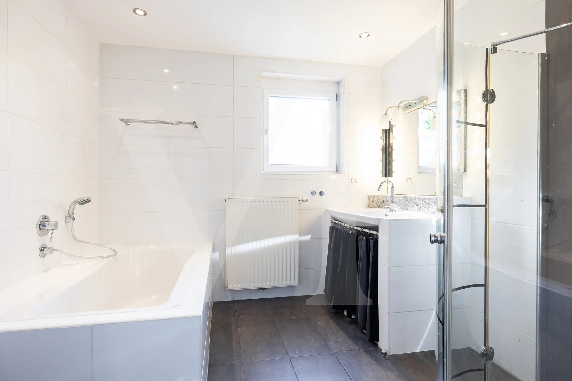 Großzügige 4,5-Zimmer-Wohnung mit Terrasse, Sauna und Klimaanlage in Brunn am Gebirge