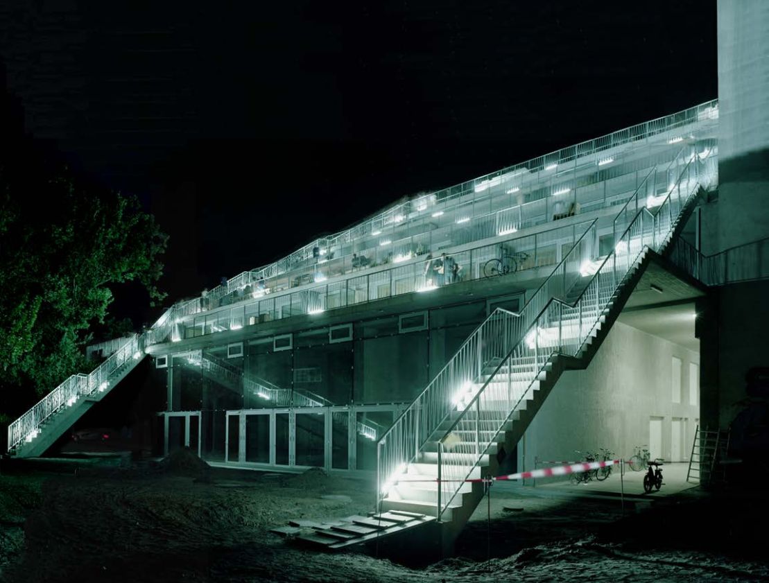 Terrassenansicht bei Nacht